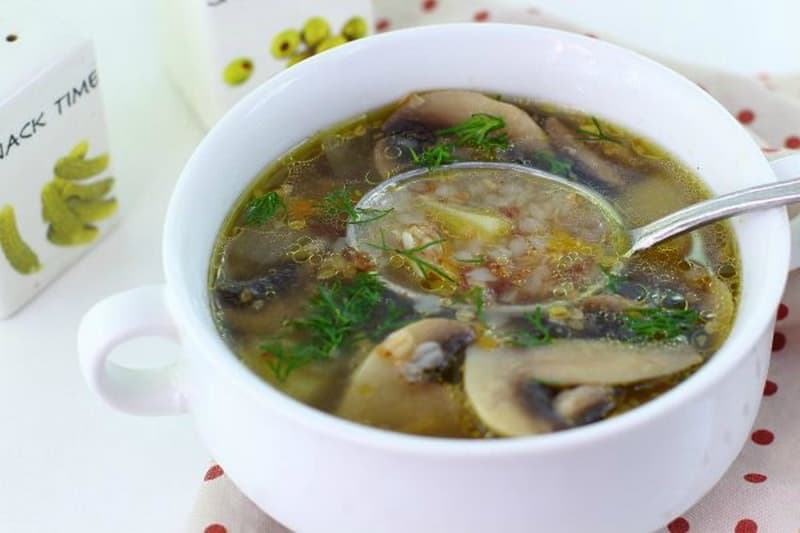 Гречневый суп с грибами и печенью