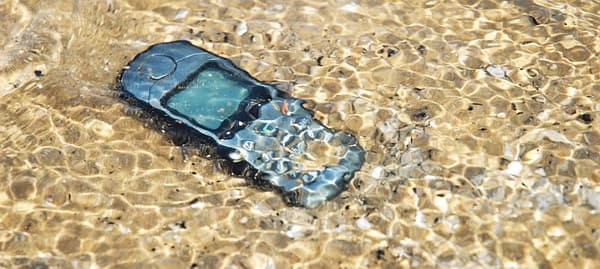 Мокрый телефон